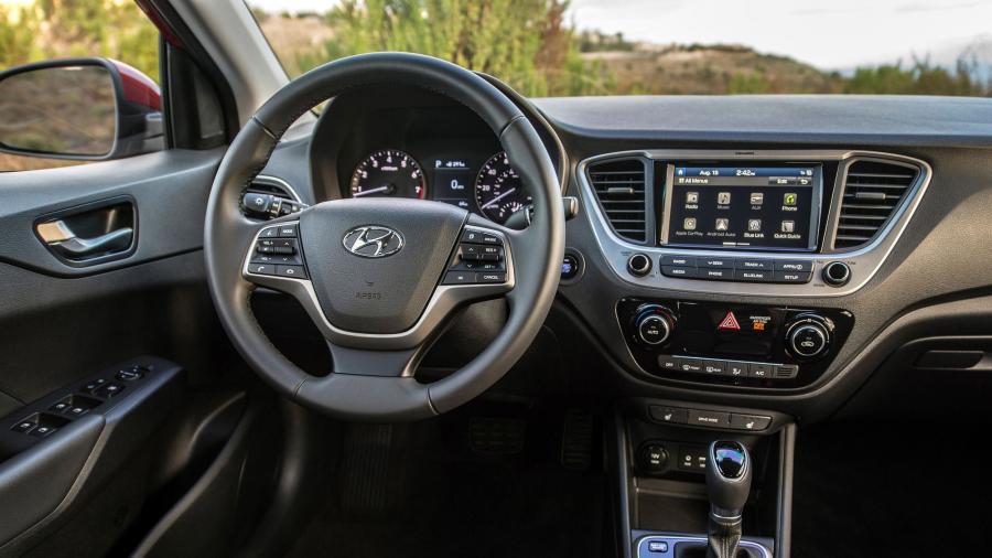 Торпедо Hyundai Accent 2017 года  (NA) (фото 27 из 63)